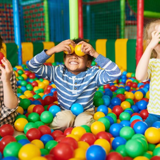 Pedagogía Montessori y Reggio Emilia: Guiando el Desarrollo de los Niños en Tulum